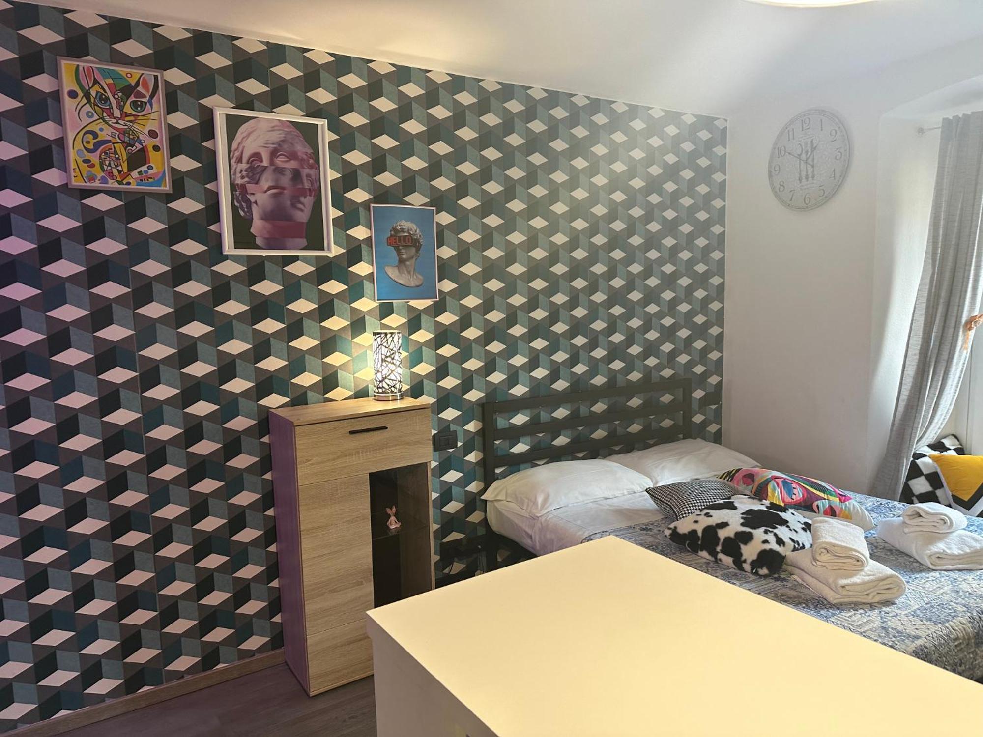 Apartment Feel - Vivid *